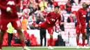 Pemain Liverpool, Wataru Endo melakukan pemanasan sebelum laga pekan kedua Liga Inggris 2023/2024 melawan Bournemouth di Anfield, Liverpool, Sabtu (20/08/2023) malam WIB. (AFP/Darren Staples)