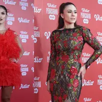Gelaran Vidio Penasaran 2025 hadirkan pesona para sineas perempuan dalam balutan busana serba merah. Intip potretnya dari Aulia Sarah, Tatjana Saphira, hingga Wulan Guritno