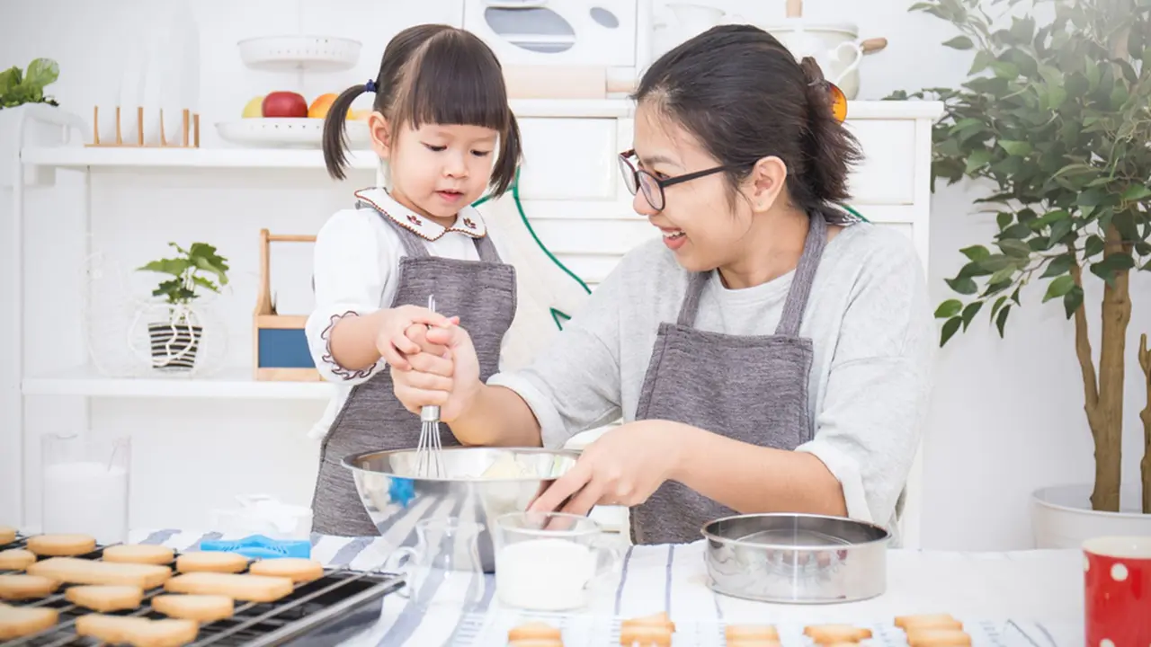 membuat kue sendiri