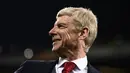 Raut wajah pelatih Arsenal, Arsene Wenger saat pertandingan antara AC Milan melawan Arsenal pada leg pertama 16 besar Liga Europa, di San Siro, Milan, Italia, Kamis (8/3). AC Milan takluk 0-2 dari Arsenal. (MARCO BERTORELLO/AFP)