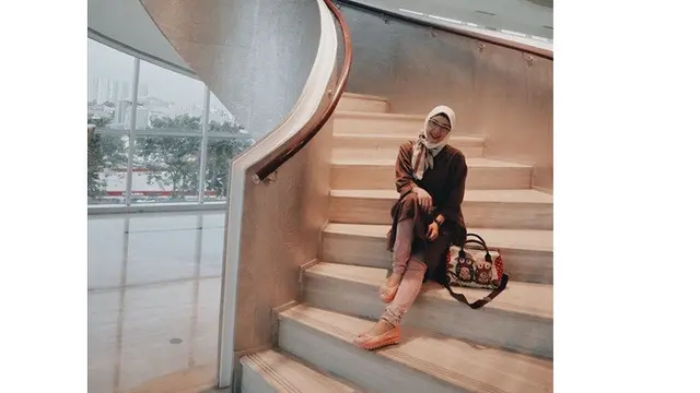 Jarang Tersorot, Ini 7 Potret Terbaru Natly Eks 7 Icons yang Kini Berhijab