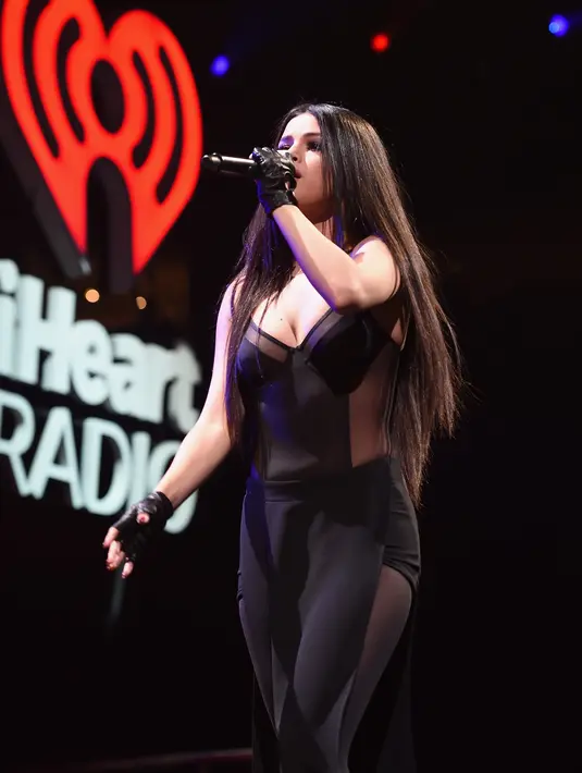 Namun Selena Gomez tak berhenti untuk tampil topless, kali ini ia menjadi model gadis sampul untuk majalah pria dewasa. (AFP/Bintang.com)