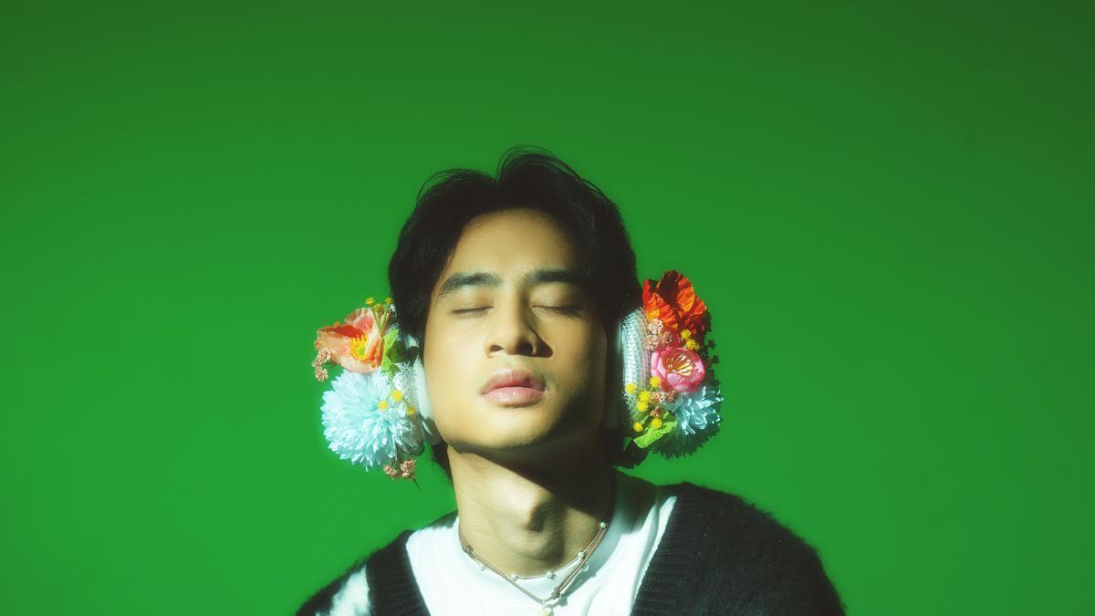 Rumah?, Perjalanan Emosi Devano Danendra yang Comeback di Dunia Musik