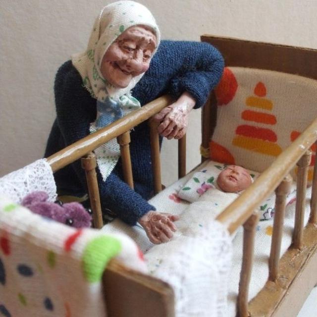 Seniman Ini Ilustrasikan Kehidupan Masa Tua Lewat Boneka, Ini 7 Karyanya