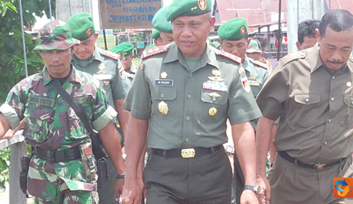 Citizen6, Sidrap: Selain Pangdam VII Wirabuana, Dandim 1420 BUdi Suwanto, Sekred Sidrap H. Ruslan, Ketua DPRD Sidrap A. Sukri Baharman, Wakil Ketua DPRD Sidrap A. Hindi Tongkeng turut mengunjungi lokasi bencana. (Pengirim: Abdi Manataring)