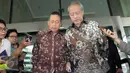 Anggota III BPK Eddy Mulyadi Supardi dan Anggota V BPK Moermahadi Soerja Djanegara meninggalkan Gedung KPK, Jakarta, Senin (7/12). BPK telah menyerahkan hasil audit investigasi terkait pembelian lahan RS Sumber Waras. (Liputan6.com/Helmi Afandi)