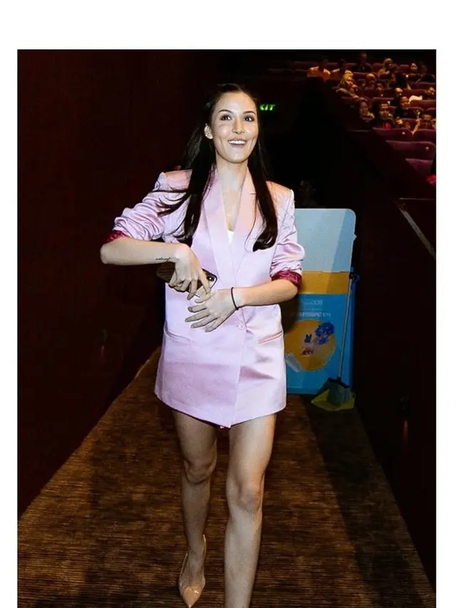 Lama Vakum, Ini 7 Pesona Estelle Linden yang Makin Dewasa