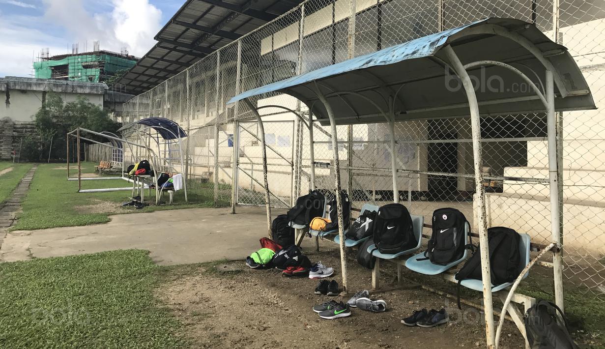 Stadion Padonmar telah ada sejak 1962 yang berlokasi di Yangon, Myanmar (09/09/2017). Selama Piala AFF U-18 2017 stadion tersebut menjadi tempat berlatih Garuda Nusantara. (Bola.com/Aning Jati)