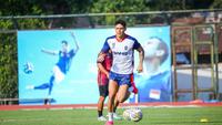 Striker RANS Nusantara FC asal Filipina, Kenshiro Daniels. (Bola.com/Ana Dewi)