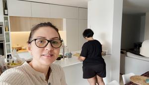 Potret Dapur Apartemen Anak Darius Sinathrya dan Donna Agnesia di Portugal (youtube.com/@DariusDonna)