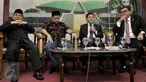 Ketua DPR Setya Novanto (kedua kanan) saat jumpa pers di Kompleks Parlemen, Senayan, Jakarta, Rabu (30/9). Jumpa pers itu seusai rombongan pimpinan DPR melakukan kunjungan ke Arab Saudi selama 12 hari, atas undangan Raja Salman. (Liputan6.com/Johan Tallo)