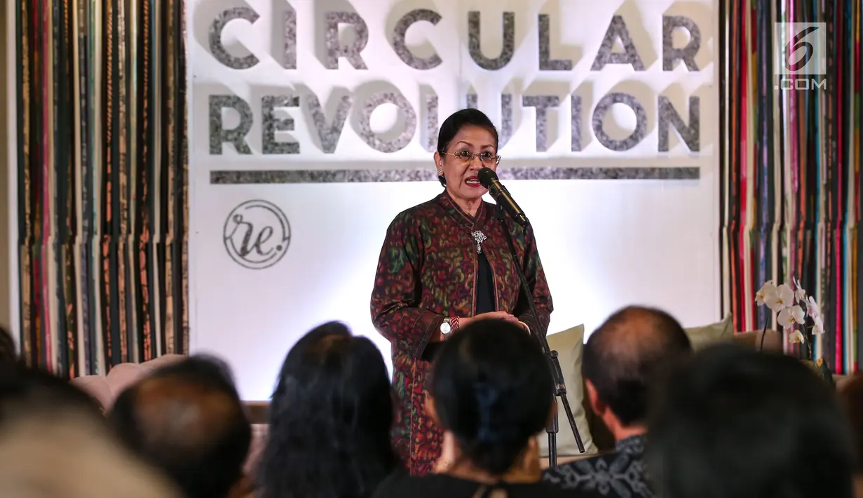Ketua Dekranasda Bali Putri Suastini Koster saat memaparkan dukungannya terhadap acara Circular Revolution di Bali, Senin (22/7/2019). Dukungan ini bertujuan melestarikan lingkungan melalui sinergi seluruh pemangku kepentingan melalui sosialisasi gerakan sosial #SayaAjaBisa. (Liputan6.com/HO/Ading)