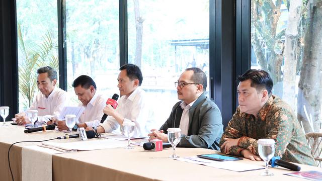 Direktur Utama PT Len Industri (Persero) Holding DEFEND ID Bobby Rasyidin menyampaikan capaian holding DEFEND ID) di 2023. (Dok DEFEND ID)