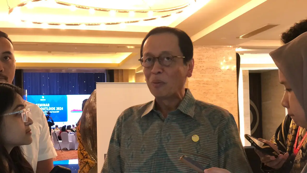 Anggota Dewan Komisioner Otoritas Jasa Keuangan (OJK) Dian Ediana Rae ditemui usai menghadiri acara Perbanas: Seminar Economic Outlook 2024, Jumat (22/3/2024).