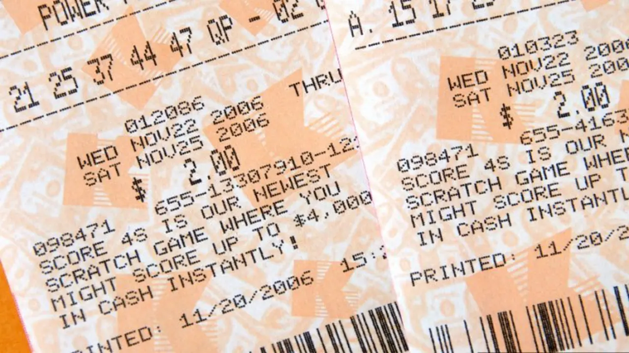 Tiket lotre dibuang ke tempat sampah 1