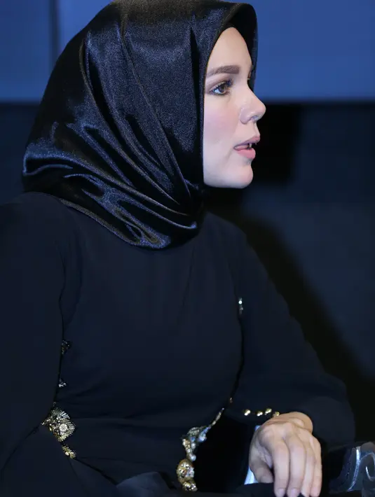 Demi peran Sabina yang akan dilakoni, pemeran kelahiran Rio de Janeiro 37 tahun itu mulai membiasakan diri menyendiri. Hal itu terkait peran Sabina sebagai perempuan introvert, yang selalu mengalami kesedihan dan kemalangan. (Adrian Putra/Bintang.com)