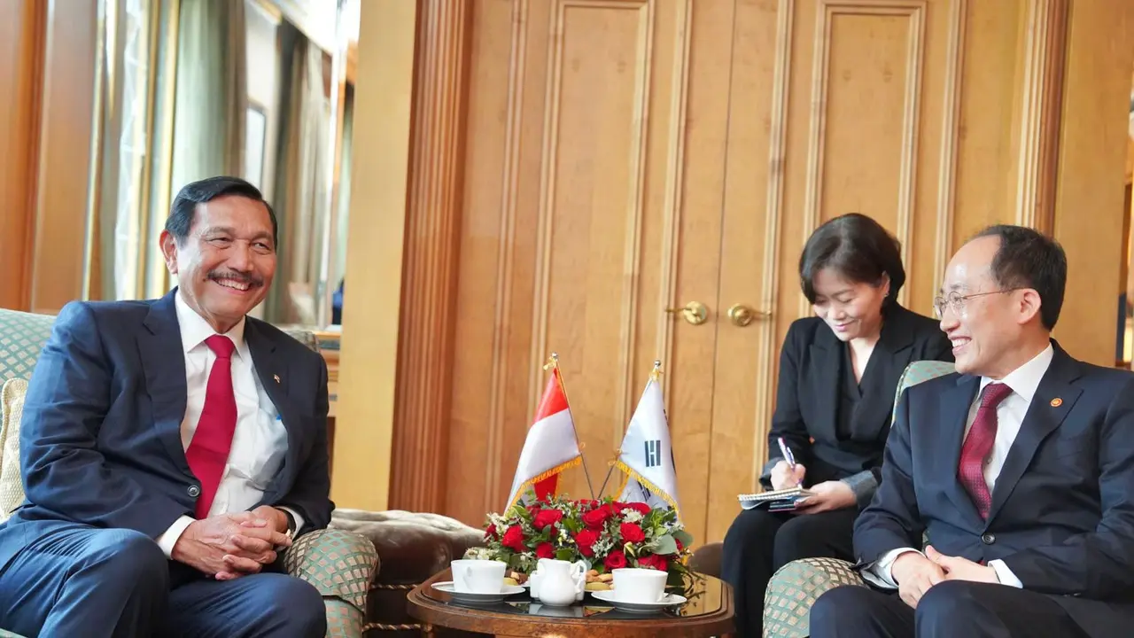 Menteri Koordinator Bidang Kemaritiman dan Investasi (Menko Marves) Luhut B. Pandjaitan melaksanakan Bilateral Meeting Indonesia - Korea Selatan dengan Wakil Perdana Menteri sekaligus Menteri Keuangan Korea Selatan Mr.Choo Kyung-Ho
