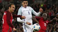 Chris Smalling saat mencetak gol kemenangan Inggris atas Portugal (Reuters)