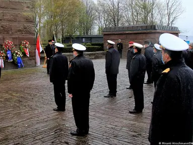 Angkatan Laut Jerman Gelar Upacara Penghormatan Awak KRI Nanggala-402. (FOTO: Miranti Hirschmann/DW)