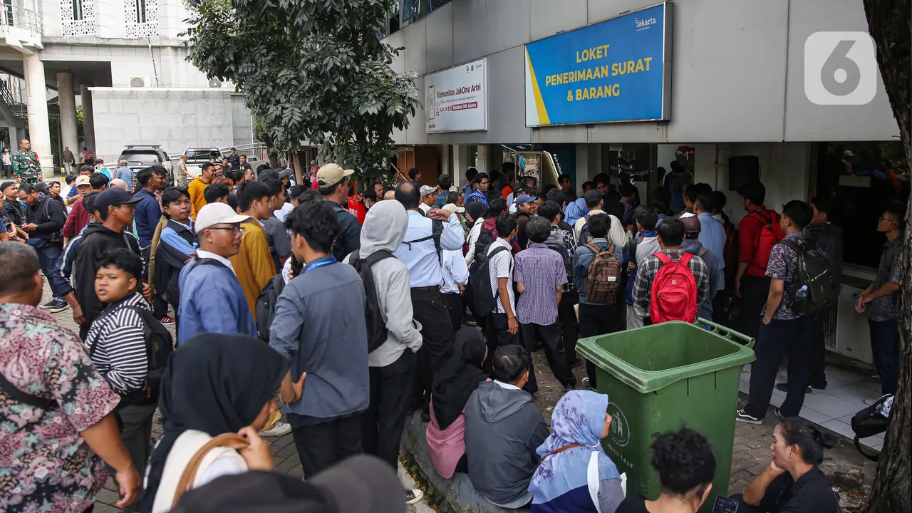 Padati Balai Kota Jakarta, Warga Beramai-ramai Melamar Jadi Petugas PPSU