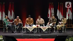 Sekjen Kemendagri Hadi Prabowo bersama Ketua KPK Agus Rahardjo, Ketua BPK Agung Firman Sampurna, Menko Perekonomian Airlangga Hartarto, Menko Polhukam Mahfud MD, Jaksa Agung ST Burhanuddin (ki-ka) saat panel I  Rakornas Indonesia Maju di Bogor, Rabu (13/11/2019). (Liputan6.com/Herman Zakharia)