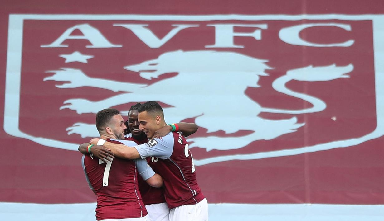 Aston Villa unggul melalui Bertrand Traore menit 24'. Tendangan kaki kirinya tak mampu dijangkau oleh Lindelof dan juga Dean Henderson. (Foto: AFP/Pool/Nick Potts)