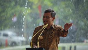 Gubernur Jateng Ahmad Lutfhi resmikan taman dan monumen RM Bambang Soeprapto. (Liputan6.com/Felek Wahyu)