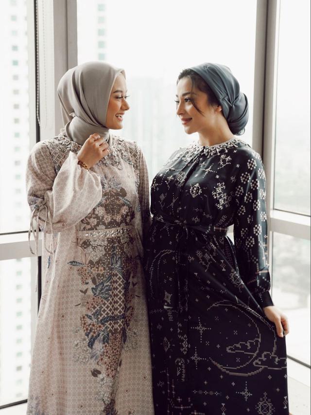 Hadiri Acara Fashion Bareng, Ini 6 Potret Kebersamaan Nikita Willy dan Dinda Hauw