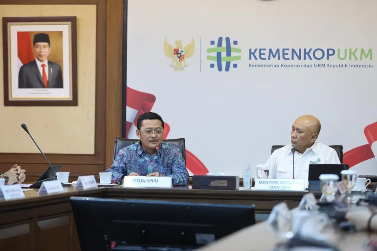 Menteri Koperasi dan UKM Teten Masduki menggelar pertemuan dengan Ketua  Komisi Pengawas Persaingan Usaha (KPPU) M Afif Hasbullah. (Dok KemenkopUKM)