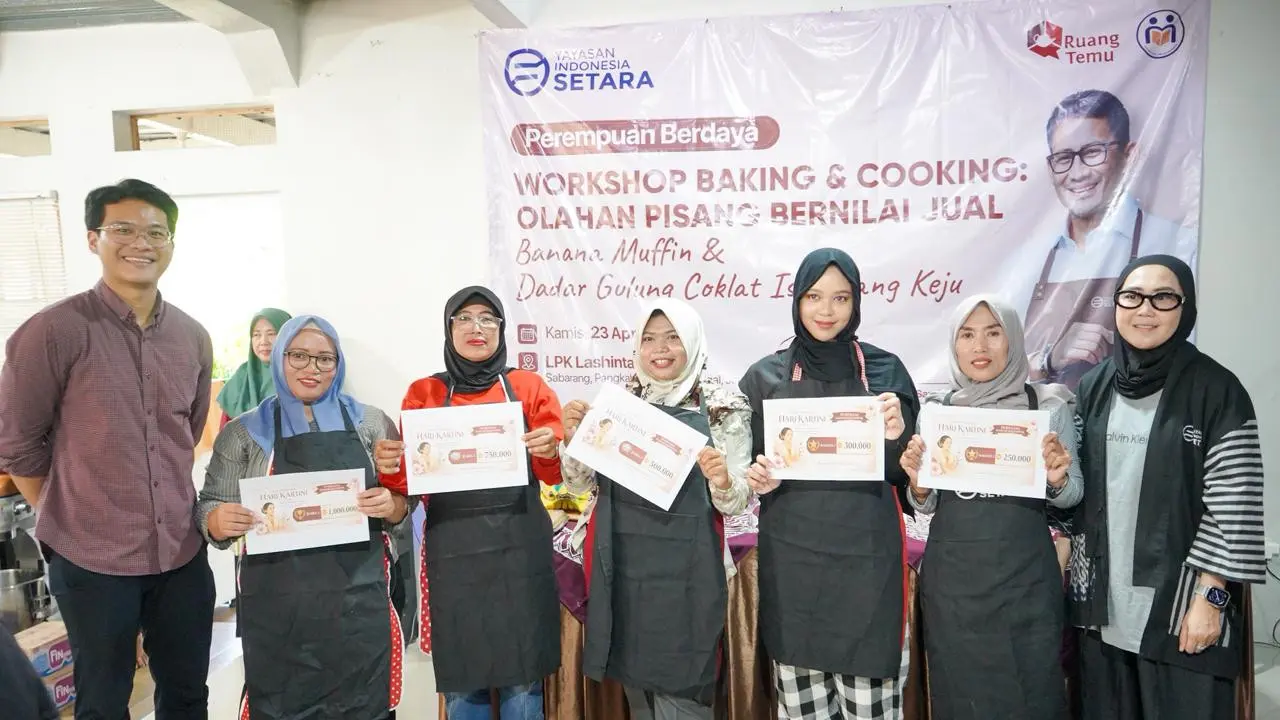 Perempuan di Kabupaten Tegal, Jawa Tengah (Jateng) didorong untuk lebih mandiri secara ekonomi melalui pelatihan keterampilan berbasis usaha rumahan.