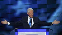 Mantan Presiden AS Bill Clinton menyampaikan pidato dukungan bagi istrinya, Hillary (Reuters)