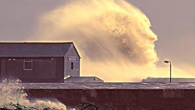 Ombak Laut Mirip Wajah Manusia