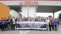 Pemesan Yamaha XMax mengunjungi pabrik Yamaha Pulogadung. (YIMM)