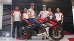 Pebalap Honda, Marc Marquez menunggangi motor saat acara peluncuran All New Honda CBR150R di Sentul, Jabar, Minggu (14/2/2016). All New Honda CBR150R hadir dengan mesin dan desain baru dibandingkan dengan generasi sebelumnya. (Liputan6.com/Angga Yuniar)