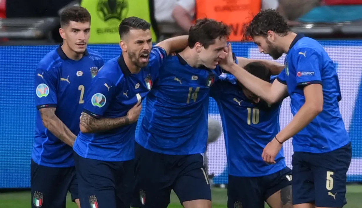 Duel antara Belgia melawan Italia dipastikan akan berlangsung sengit karena akan mempertemukan dua kesebelasan yang memiliki kedalaman skuad yang baik. Berikut lima pemain Italia yang harus diwaspadai oleh Roberto Martinez. (Foto: AFP/Pool/Laurence Griffiths)