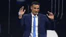 Pelatih timnas Argentina, Lionel Scaloni memberikan pidato setelah menerima penghargaan Pelatih Terbaik FIFA 2022 dalam gelaran The Best FIFA Football Awards 2022 di Paris, Prancis, Senin (27/2/2023). Scaloni mendedikasikan penghargaan Pelatih Pria Terbaik itu kepada skuad, staf dan keluarganya, serta mempersembahkan trofi tersebut untuk orang-orang Argentina. (AP Photo/Michel Euler)
