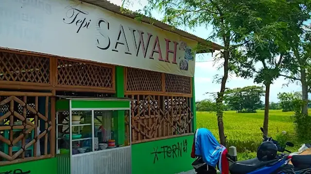 Warung Makan Tepi Sawah