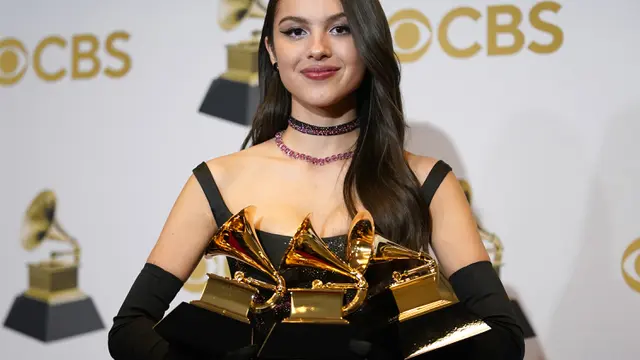 FOTO: Olivia Rodrigo Raih 3 Piala Grammy Awards 2022