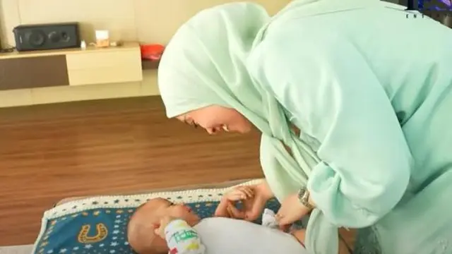 Momen pulang kampung Lesti dan Rizky Billar. (Youtube/Leslar Entertainment)