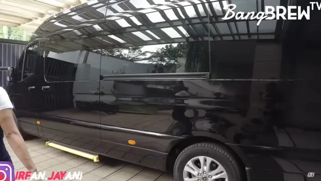 Mobil Dewi Perssik (YouTube/Bang Brew Tv)