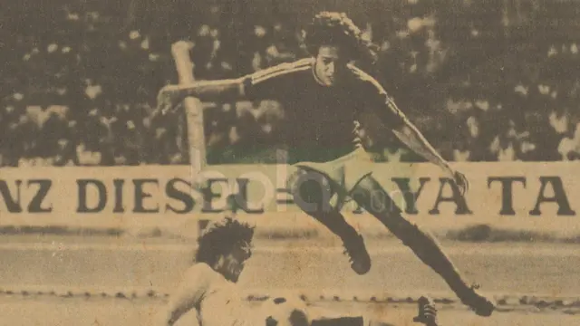 Andi Lala dalam sebuah duel di tahun 1975. (repro Kompas)