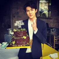 Selain tampan, Sehun EXO punya hati yang sangat baik. Ia pernah menjadi sukarelawan di penampungan Red Cross Youth untuk membantu anak-anak difabel. (Foto: instagram.com/oohsehun)