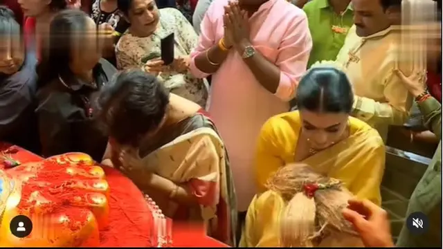 6 Potret Kajol Rayakan Festival Ganesh Chaturthi, Tampil Elegan dengan Kain Sari