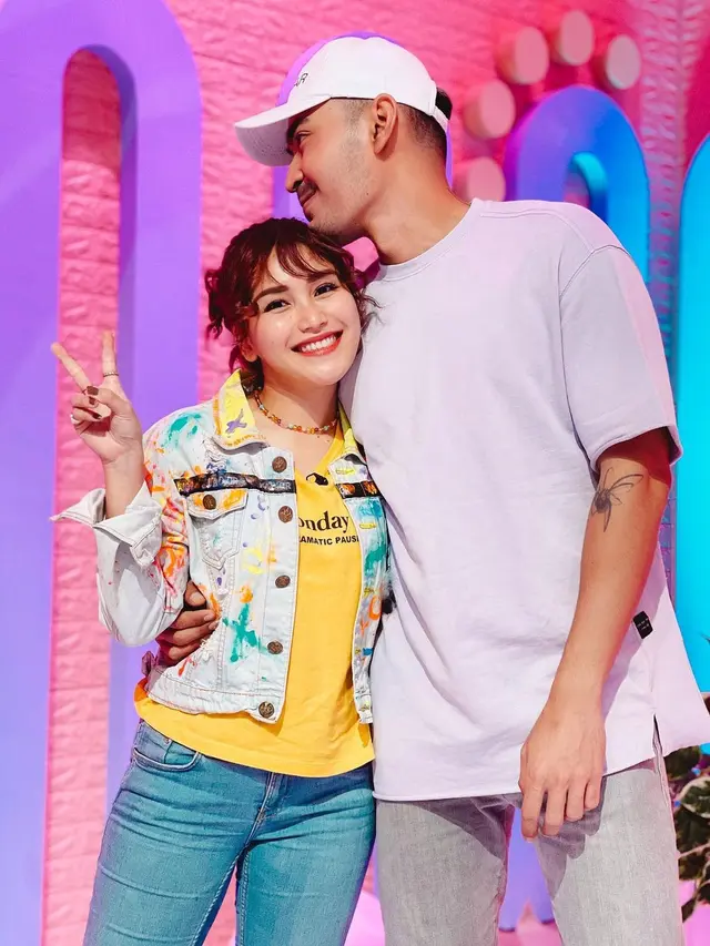 7 Potret Kebersamaan Ayu Ting Ting dan Robby Purba, Didoakan Berjodoh Oleh Netizen