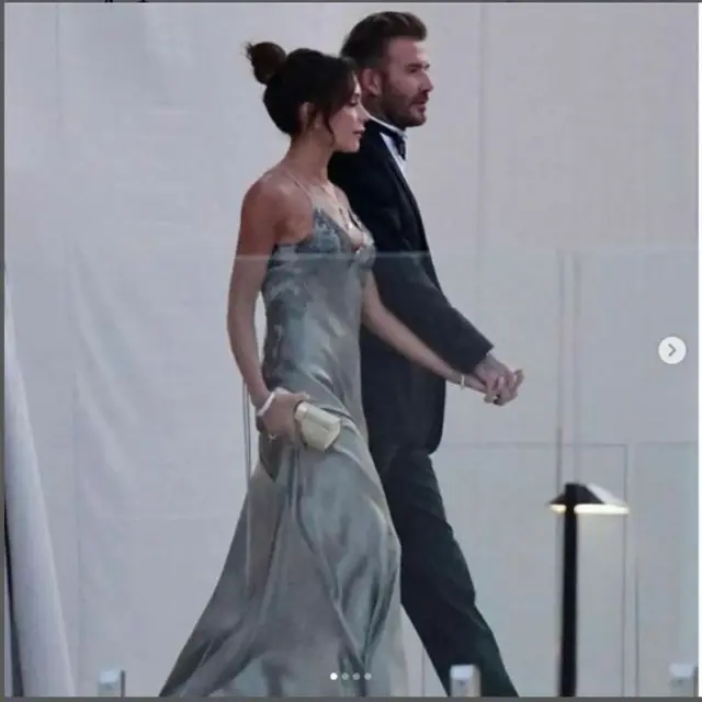 Victoria Beckham Tampil Elegan di Acara Pernikahan Brooklyn dan Nicola