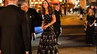 Kate Middleton pernah mengenakan gaun yang sama pada 2017 lalu. Ini kali kedua istri Pangeran William itu mendaur ulang busana lama. (dok. Instagram @kensingtonroyal/https://www.instagram.com/p/Bu7L01ul0rT/Dinny Mutiah)