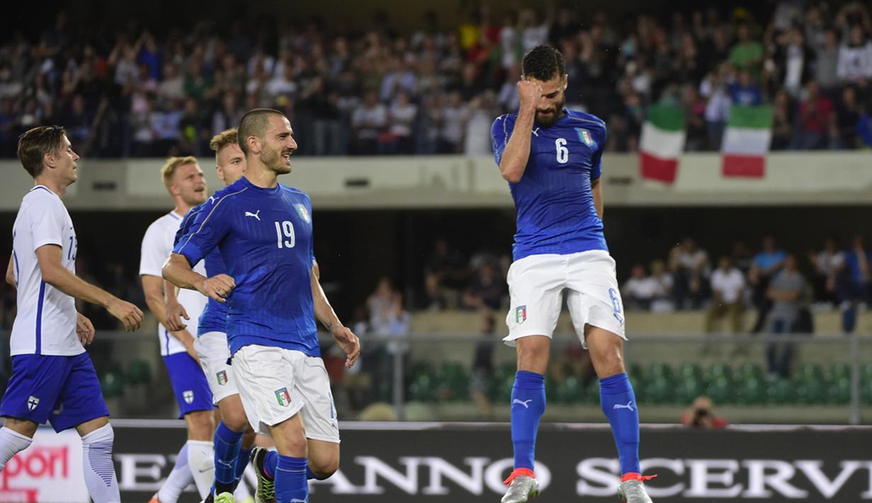 Italia meraih kemenangan 2-0 atas Finlandia pada laga persahabatan di Stadion Marc'Antonio Bentegodi, Verona, Selasa (7/6/2016) dini hari WIB. (AFP/Olivier Morin)