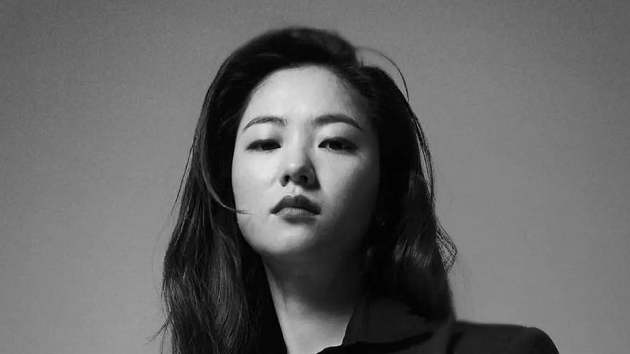 Trik Padu Padan Outfit Formal ala Jeon Yeo Bin, Pasangan Song Joong Ki dalam Drama VINCENZO
