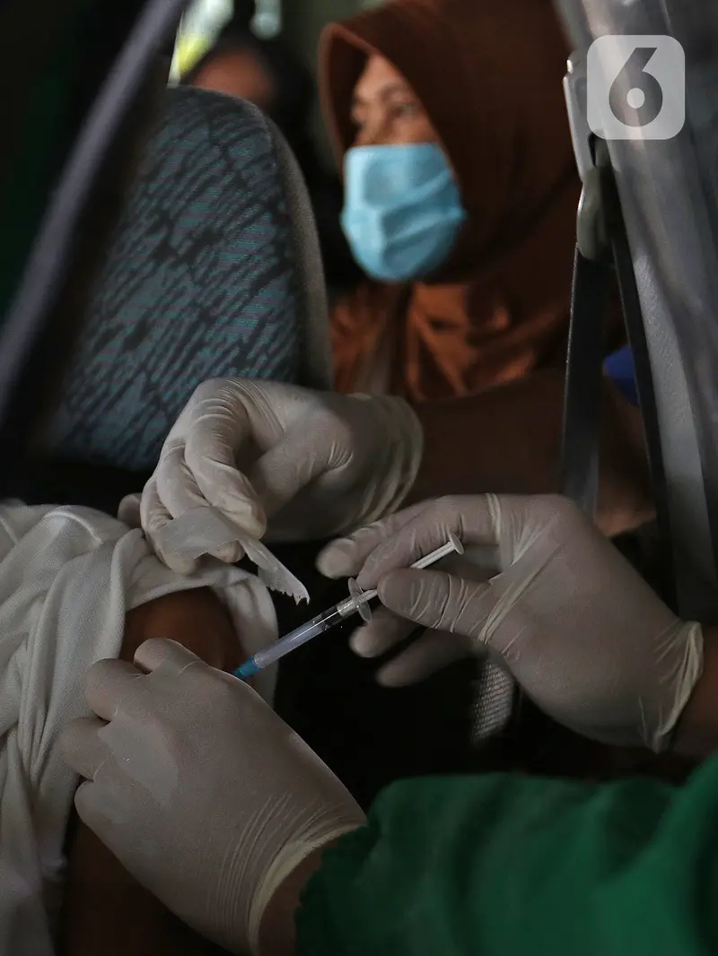 FOTO: Layanan Sentra Vaksinasi Indonesia Bangkit di RSUI Depok