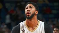 Pemain New Orleans Pelicas, Anthony Davis, memimpin timnya menundukkan LA Lakers pada laga lanjutan NBA, Rabu (30/11/2016) WIB. (Bola.com/Twitter/NBA)